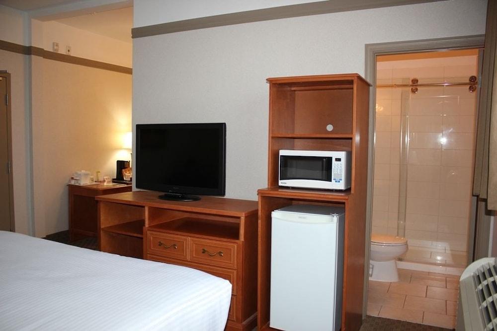 Hotel Ramada By Wyndham Edmonton South Zewnętrze zdjęcie