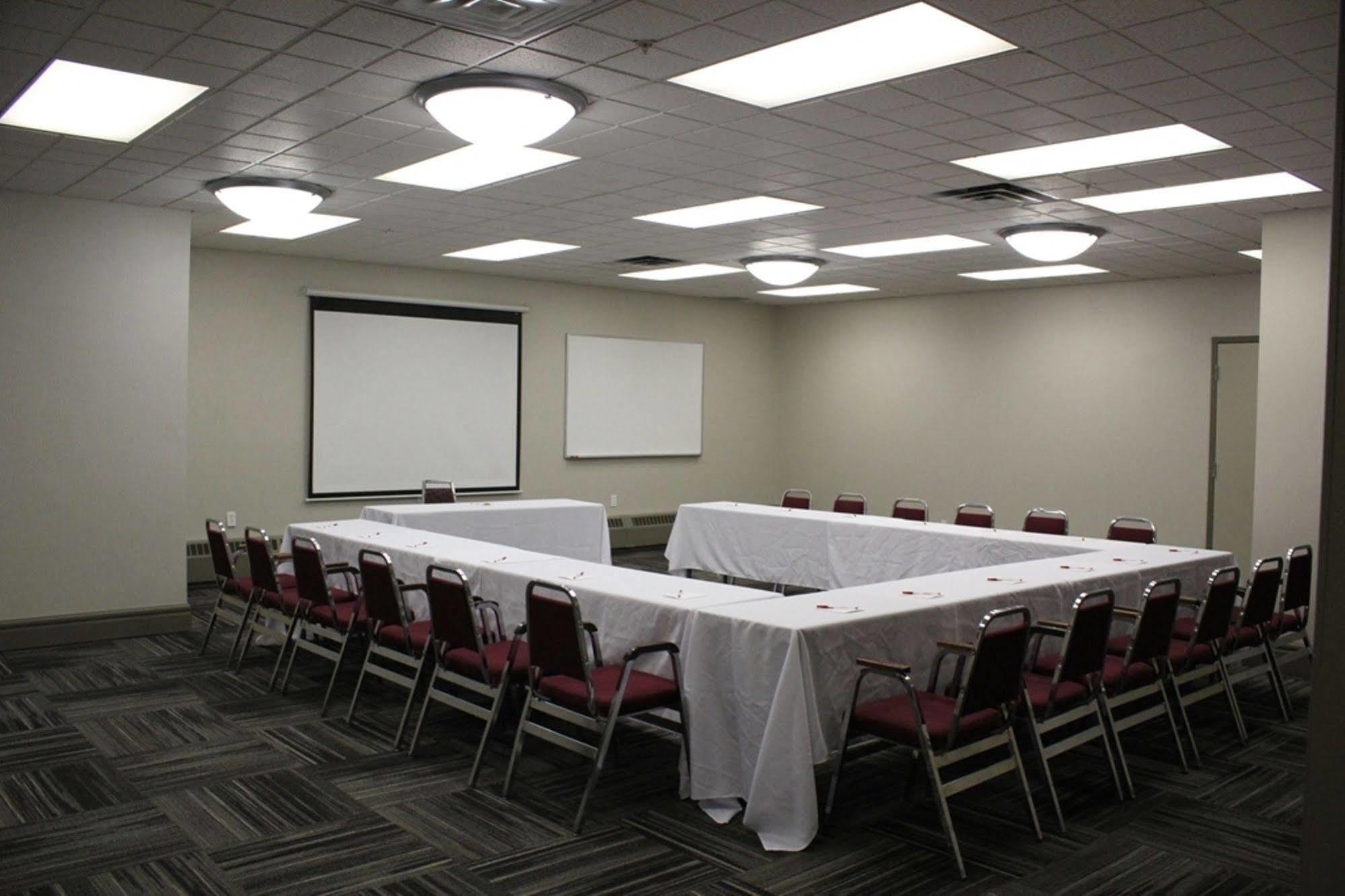 Hotel Ramada By Wyndham Edmonton South Zewnętrze zdjęcie