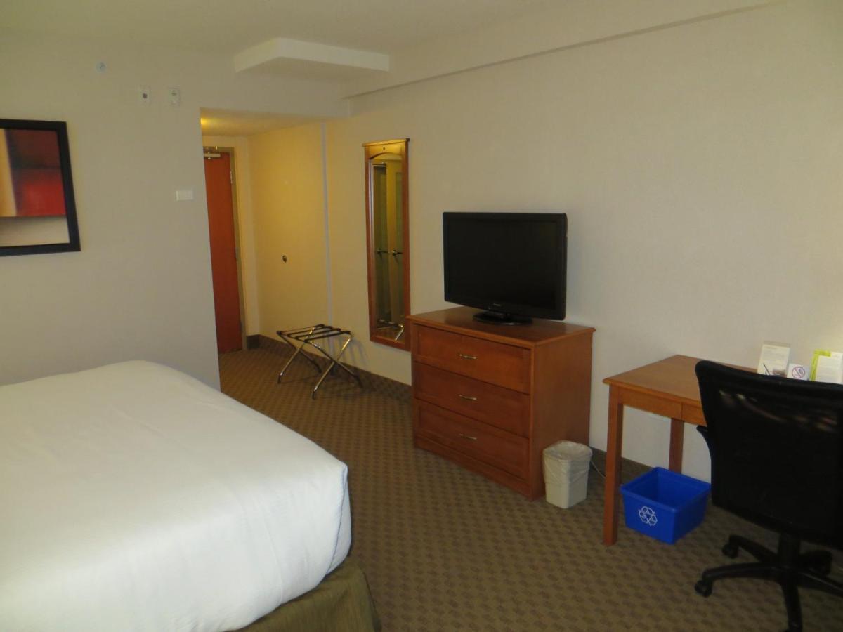 Hotel Ramada By Wyndham Edmonton South Pokój zdjęcie