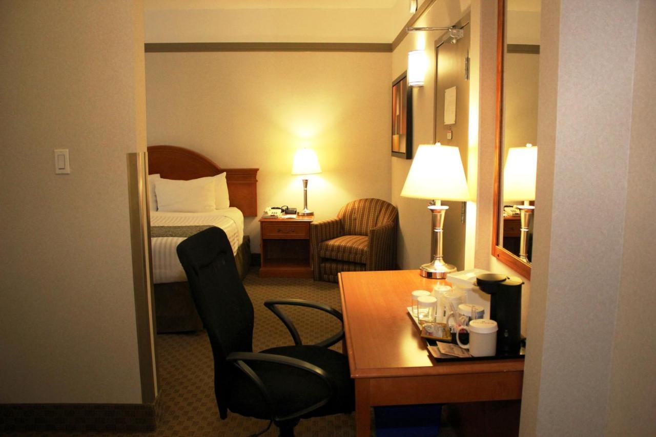 Hotel Ramada By Wyndham Edmonton South Zewnętrze zdjęcie