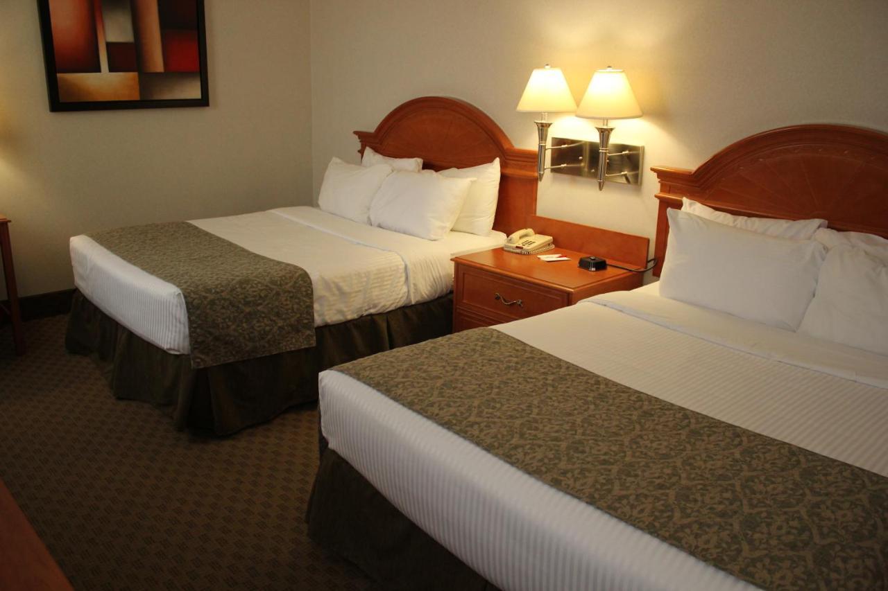 Hotel Ramada By Wyndham Edmonton South Zewnętrze zdjęcie