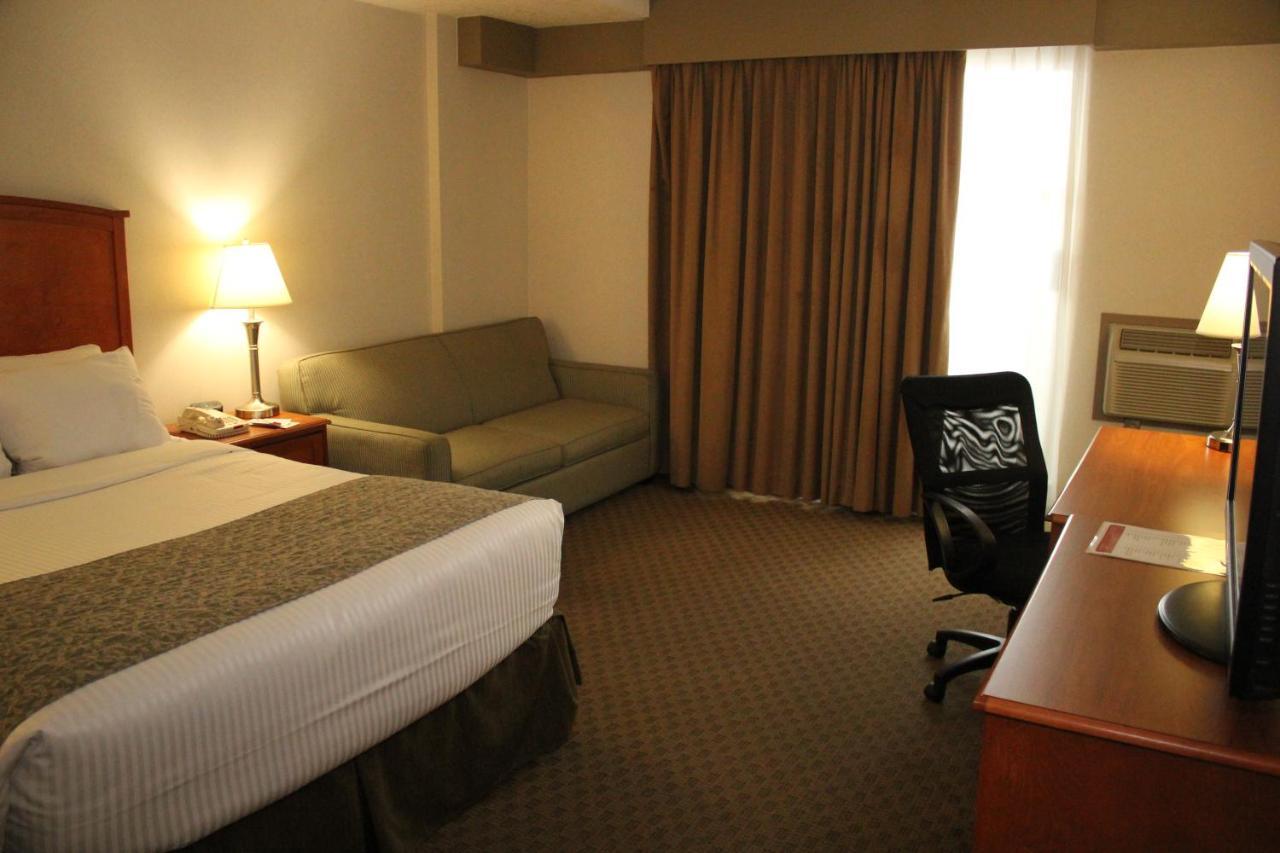 Hotel Ramada By Wyndham Edmonton South Zewnętrze zdjęcie
